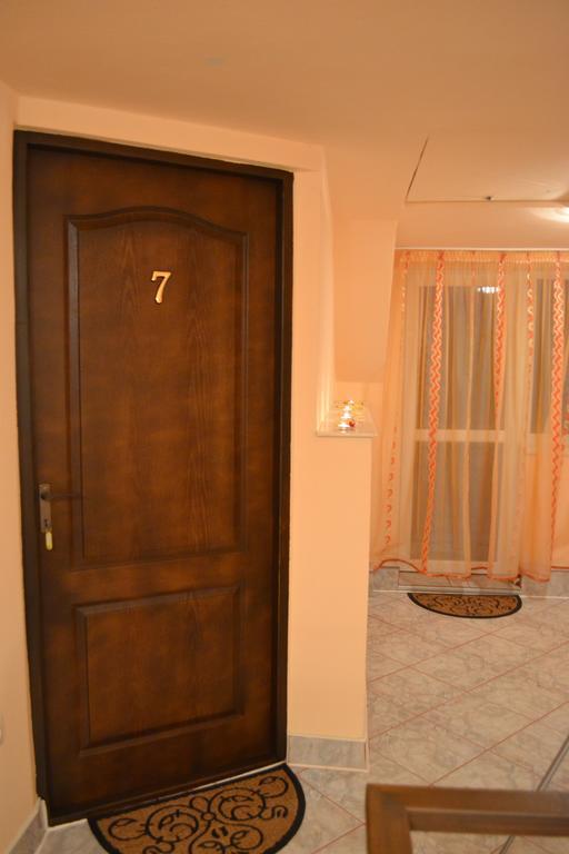 Ersa Panzio Hotel Bisericani  ภายนอก รูปภาพ